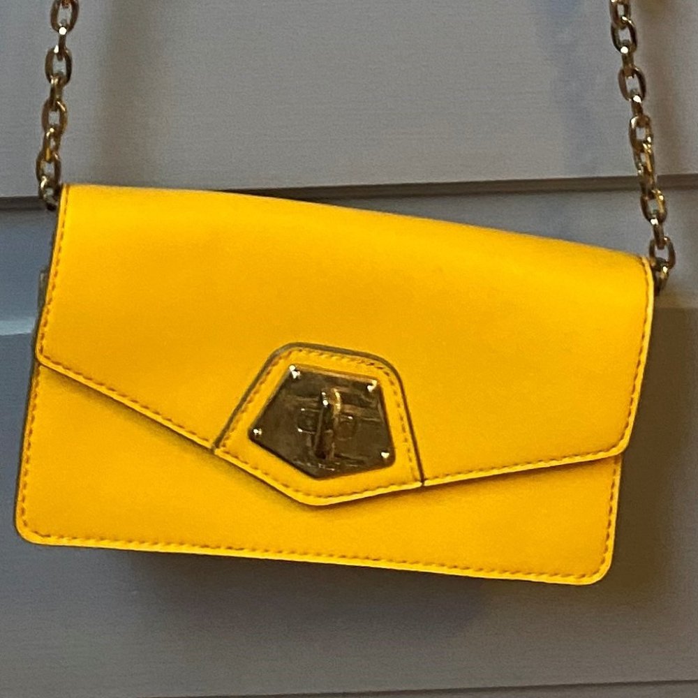yellow clutch Nine West